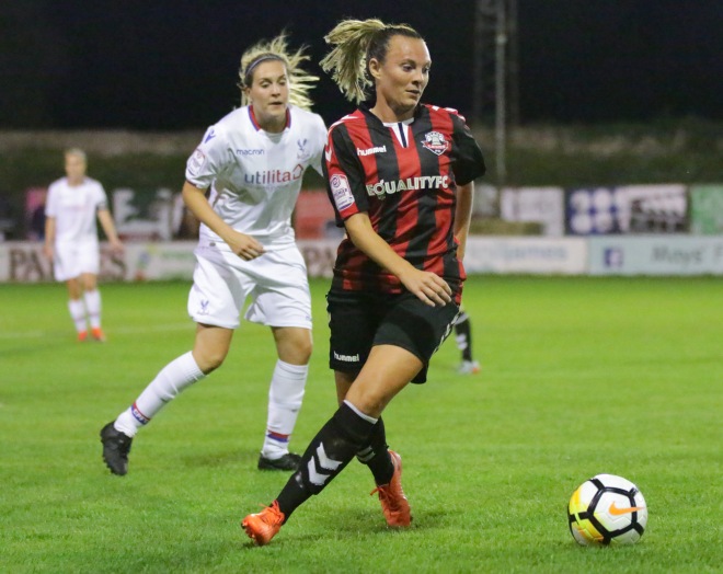 Leeta Rutherford in action for Lewes against Crystal Palace, Sep 20 2017 (Photo: James Boyes)