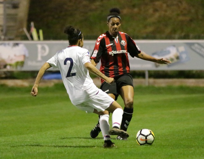 Rebecca Thompson in action for Lewes against Pam McRoberts, of Crystal Palace, Sep 20, 2017 (Photo: James Boyes)
